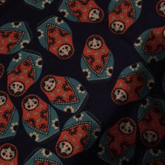 LulaRoe t with Russian stacking dolls print - Picture 2 of 4